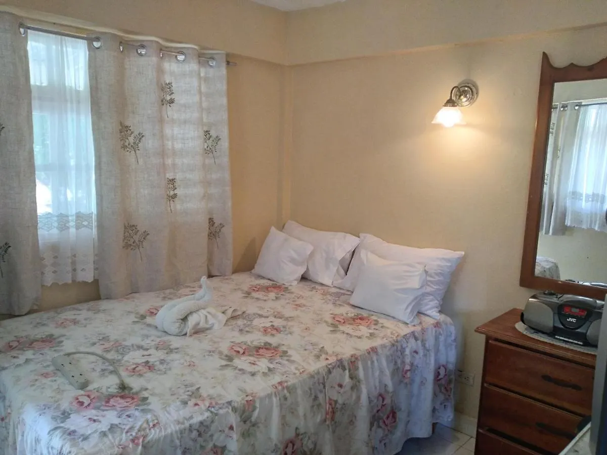 Nelsons Retreat Hotel Negril Guest house